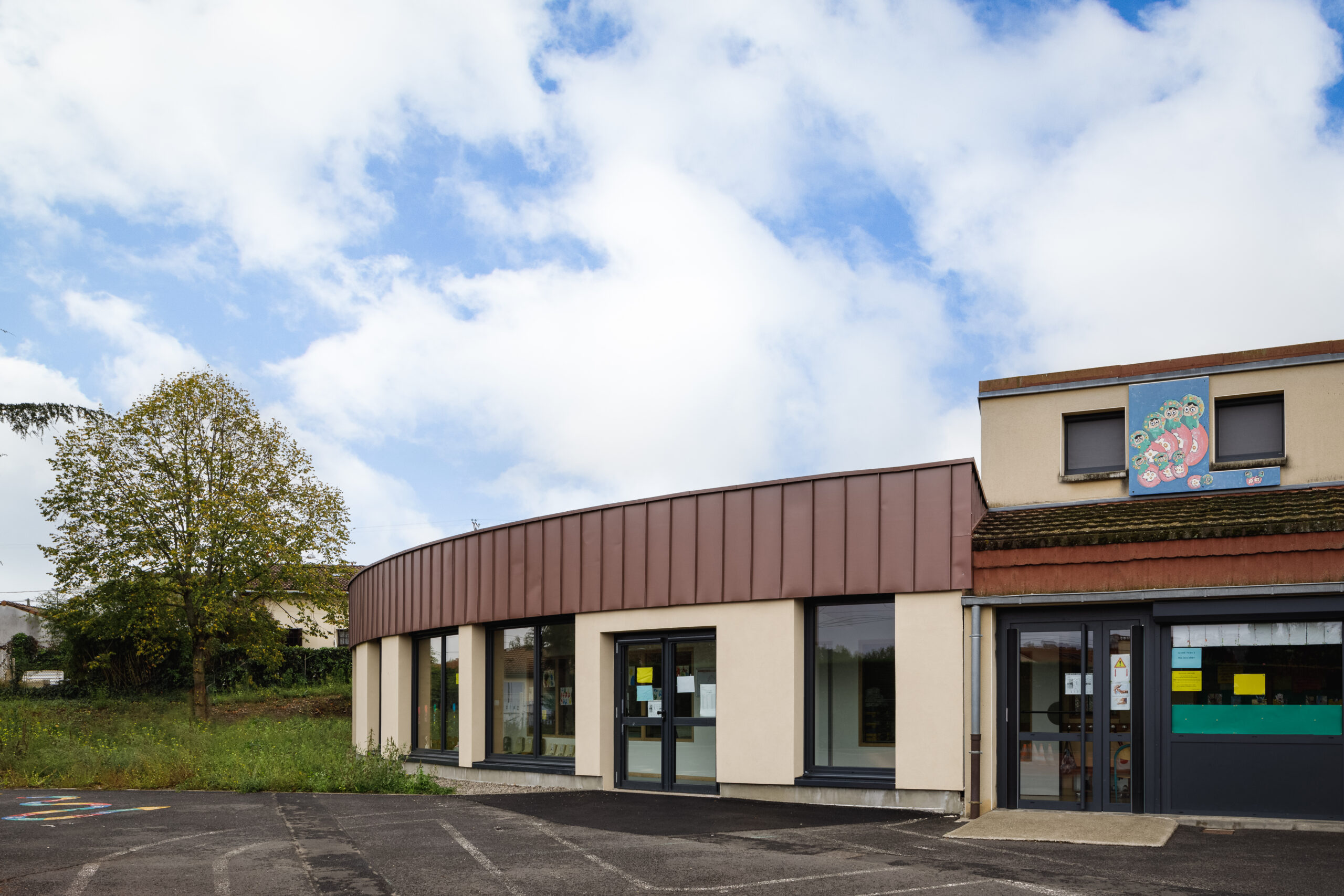 2210 - Settanta7 - Ecole Pont Du Chateau - HD-1