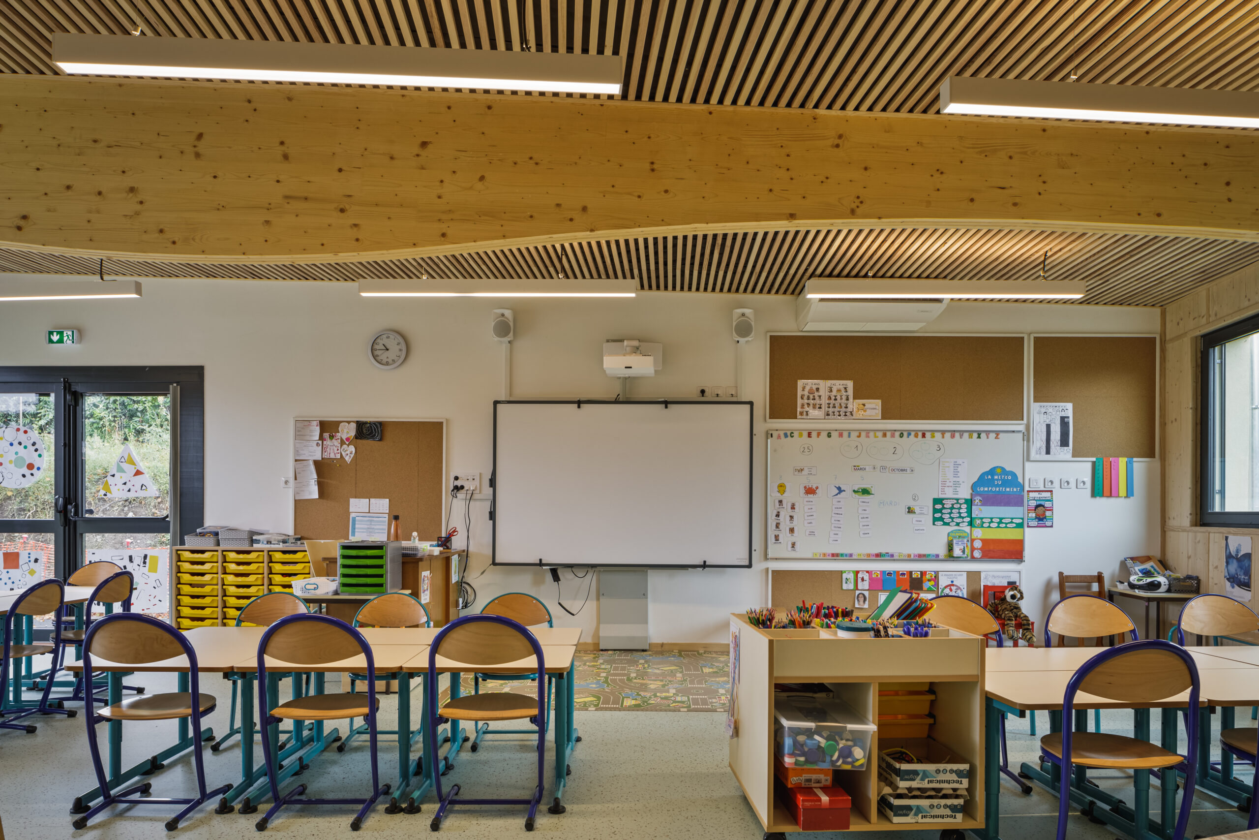 2210 - Settanta7 - Ecole Pont Du Chateau - HD-10