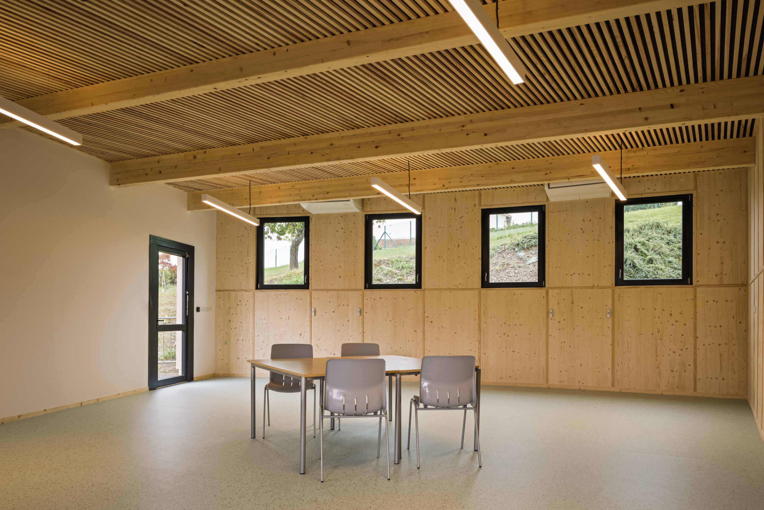 2210 - Settanta7 - Ecole Pont Du Chateau - HD-13