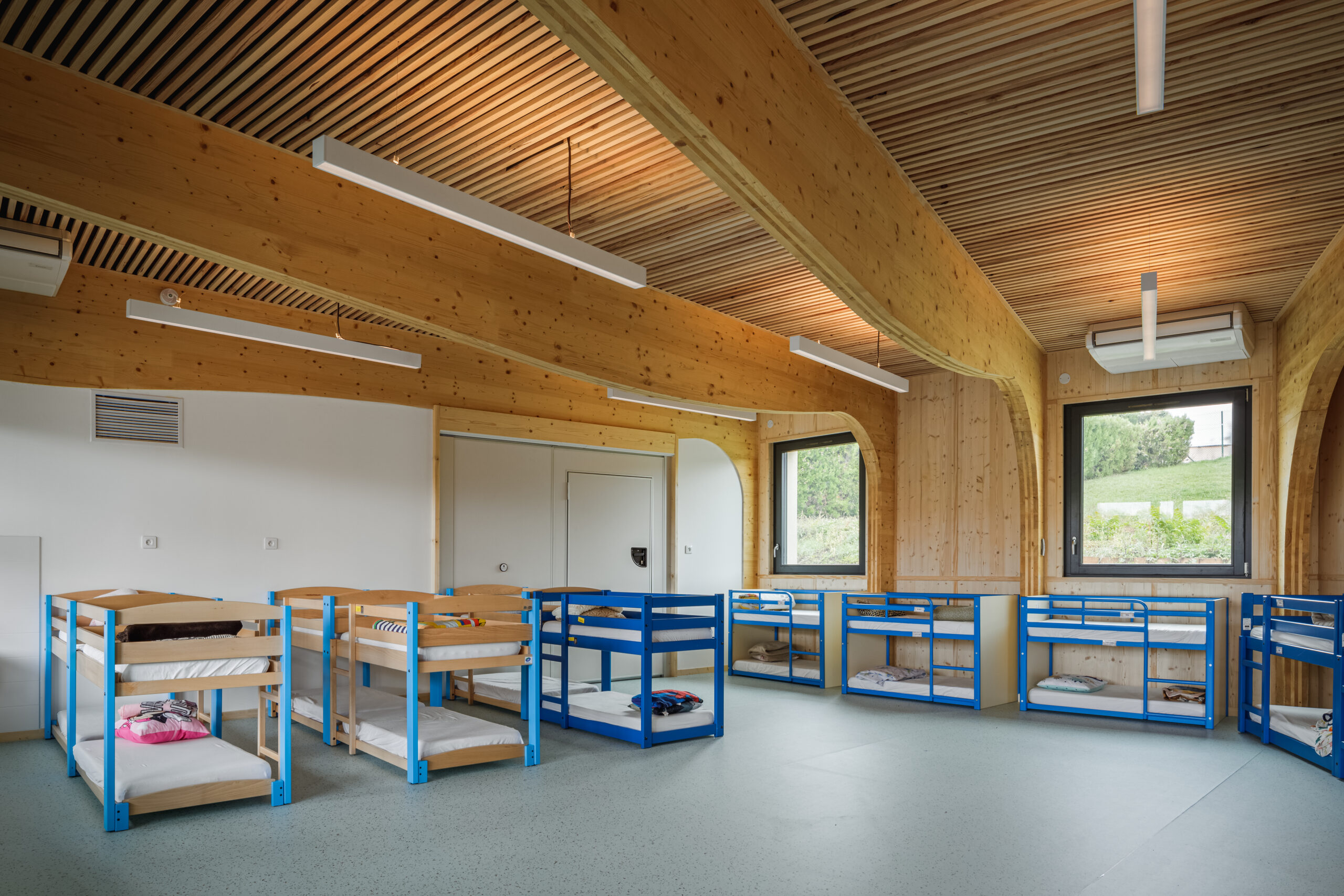 2210 - Settanta7 - Ecole Pont Du Chateau - HD-6